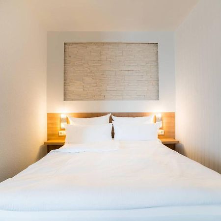 Airporthotel Residenz Steinenbronn Exteriör bild