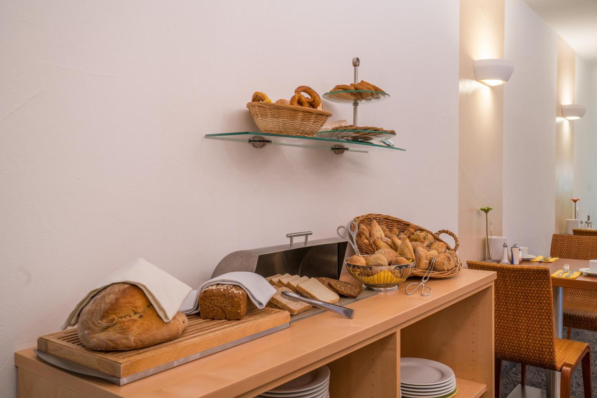 Airporthotel Residenz Steinenbronn Exteriör bild