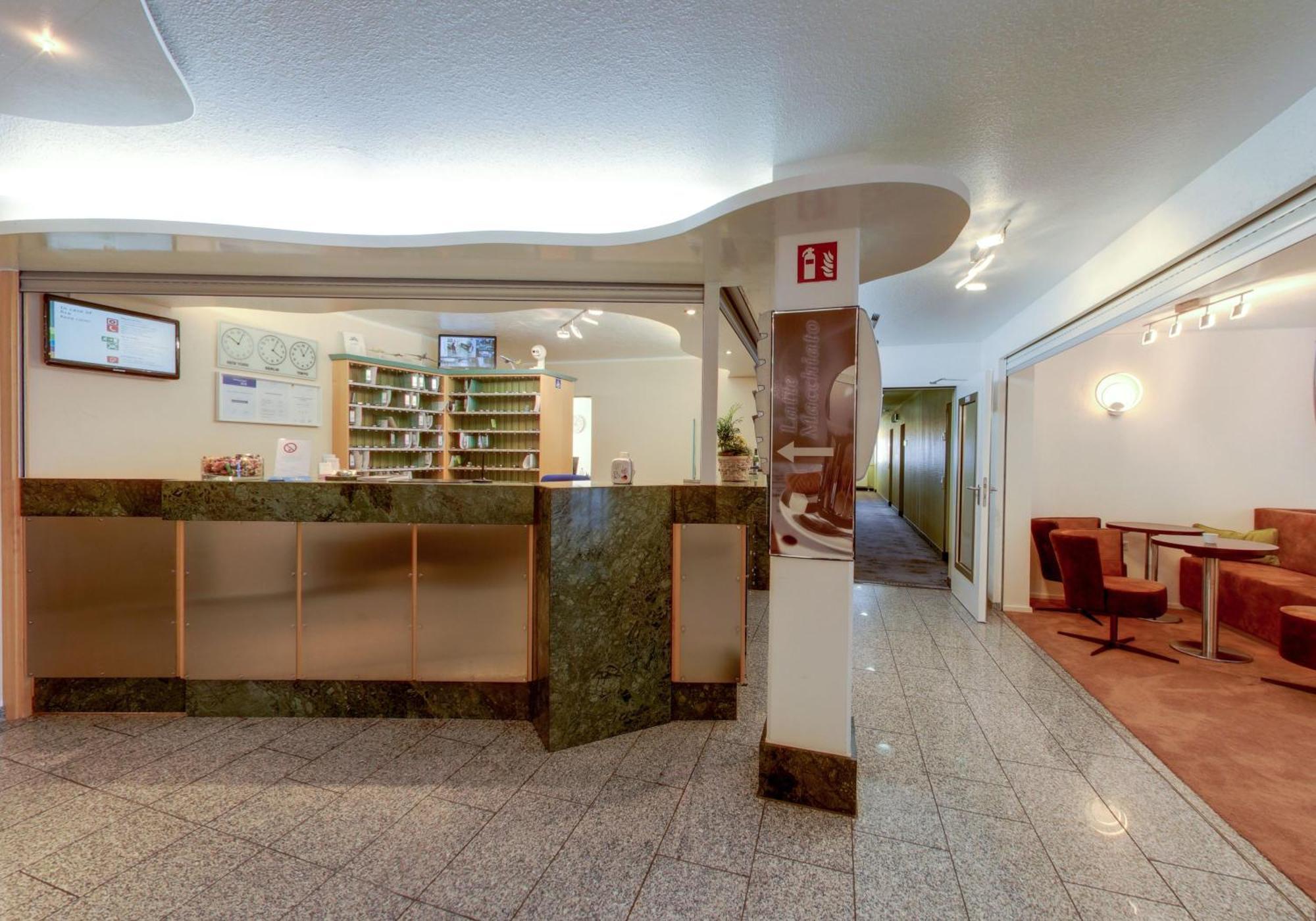 Airporthotel Residenz Steinenbronn Exteriör bild
