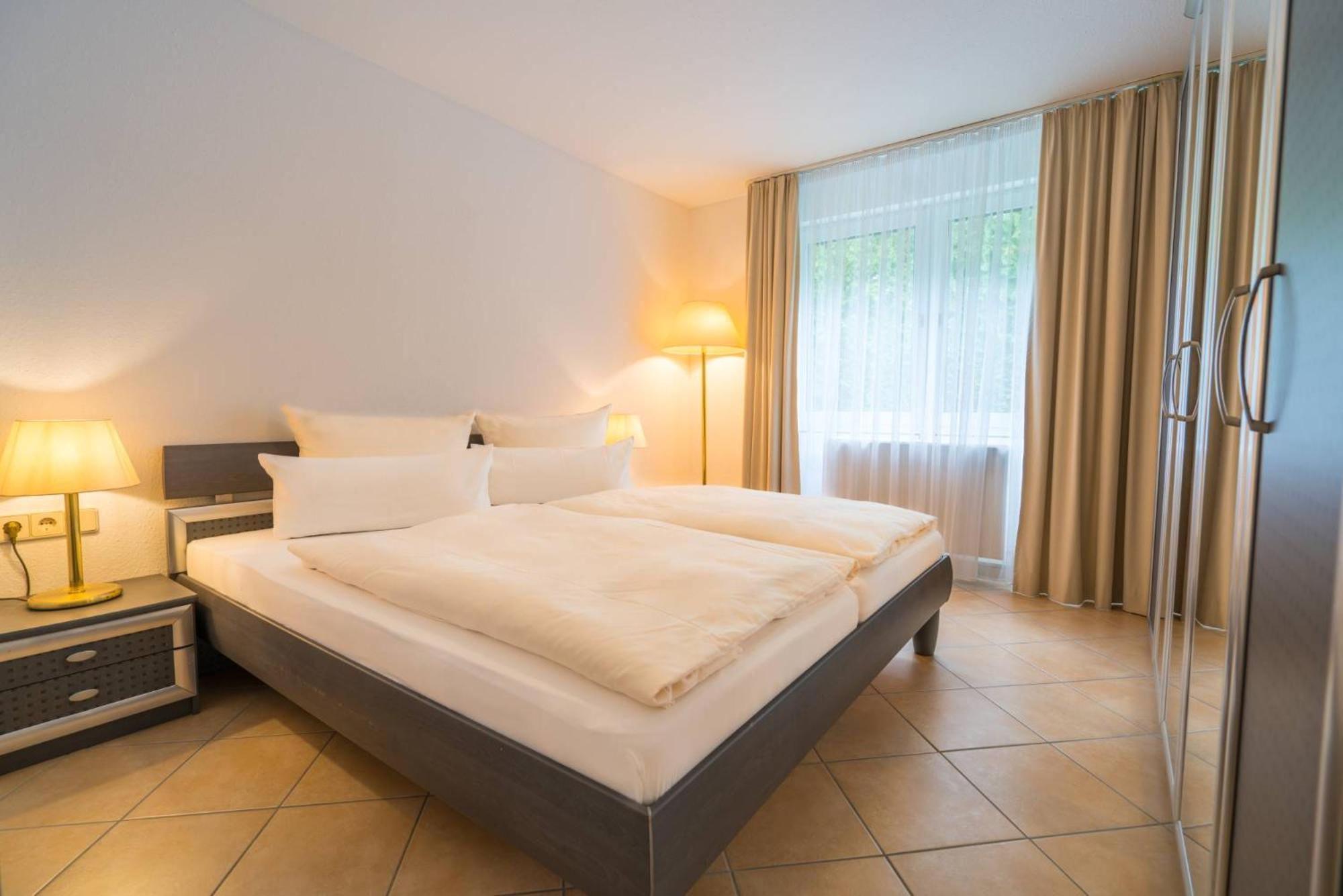 Airporthotel Residenz Steinenbronn Exteriör bild