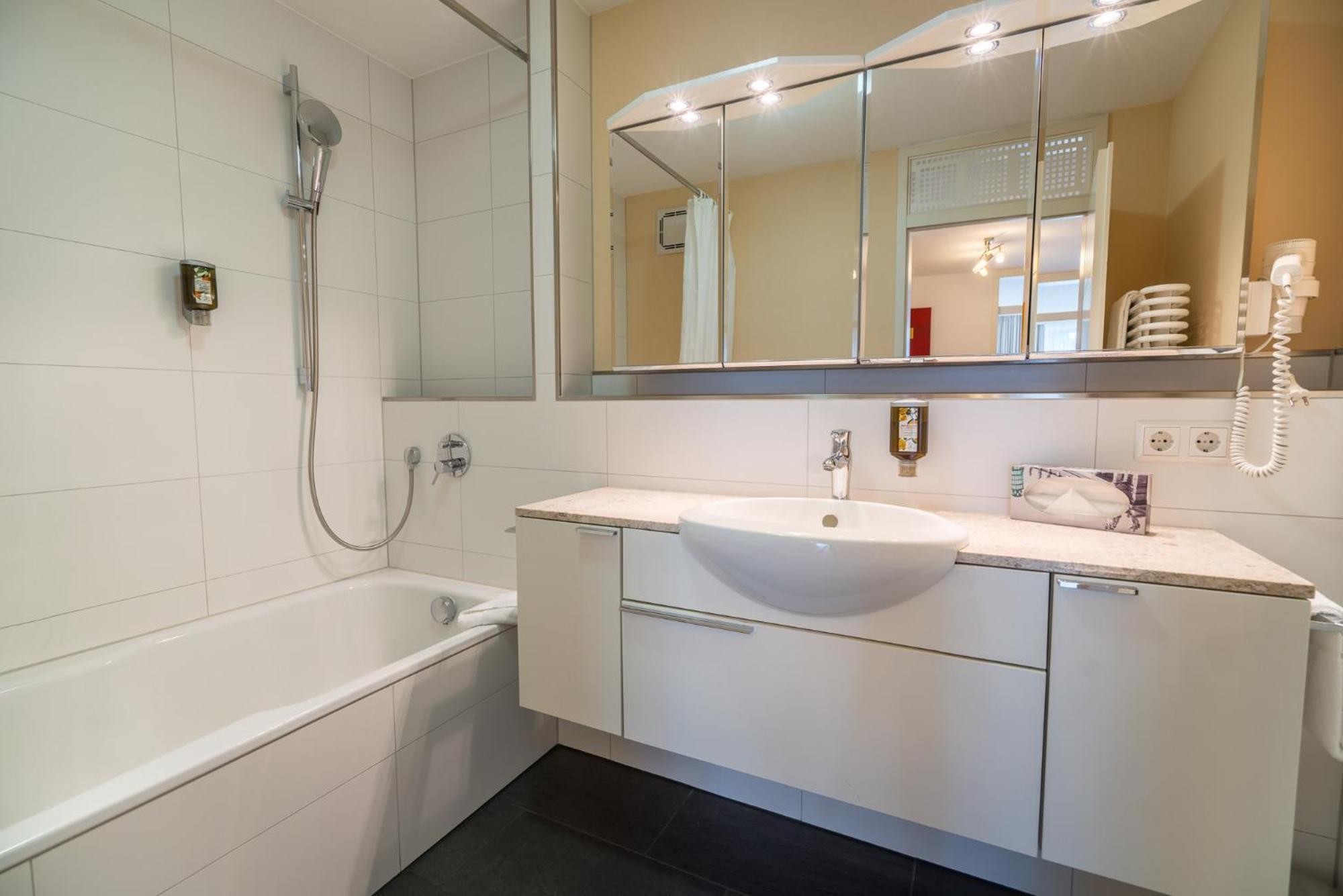 Airporthotel Residenz Steinenbronn Exteriör bild
