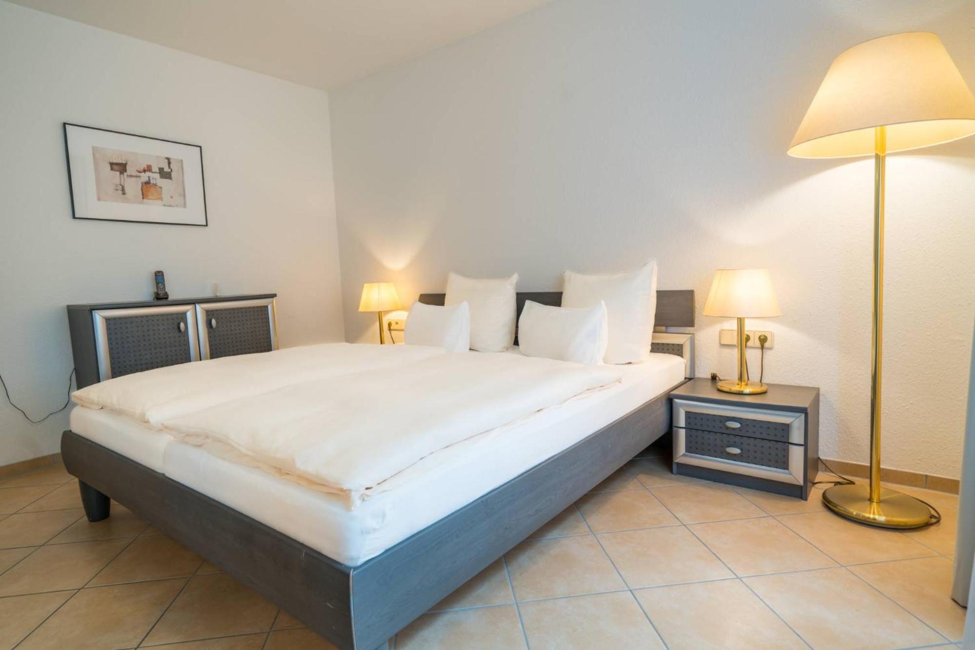 Airporthotel Residenz Steinenbronn Exteriör bild