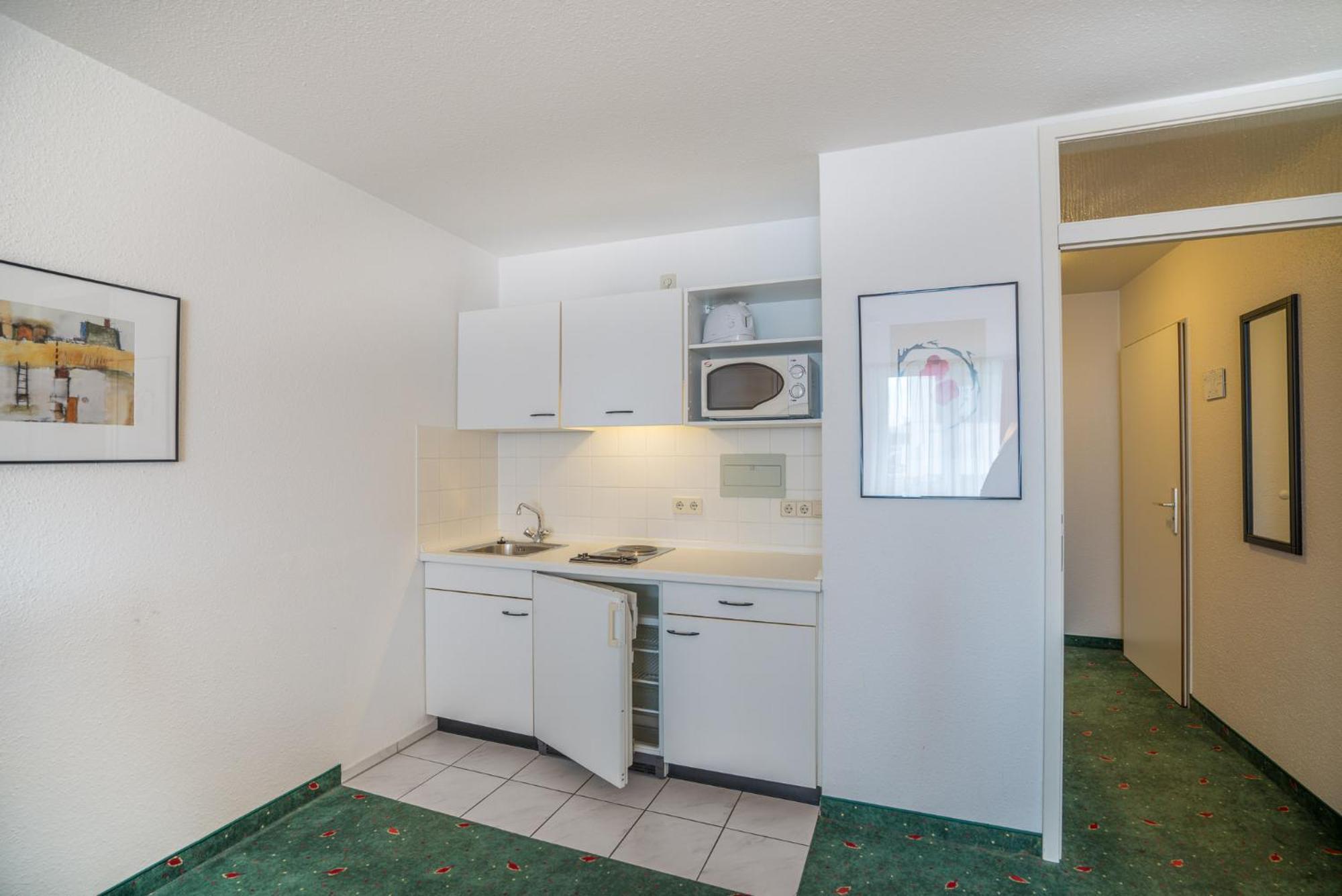 Airporthotel Residenz Steinenbronn Exteriör bild