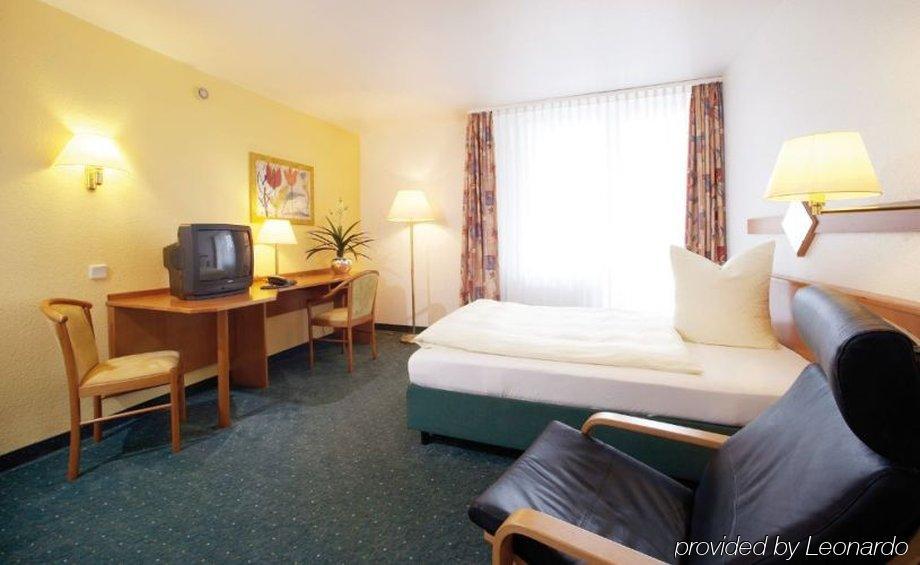 Airporthotel Residenz Steinenbronn Exteriör bild