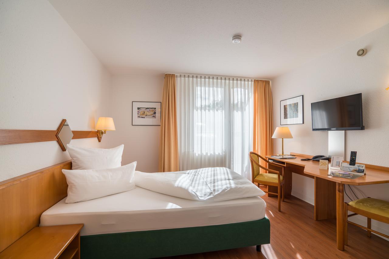 Airporthotel Residenz Steinenbronn Exteriör bild
