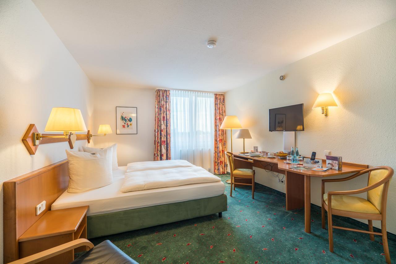 Airporthotel Residenz Steinenbronn Exteriör bild