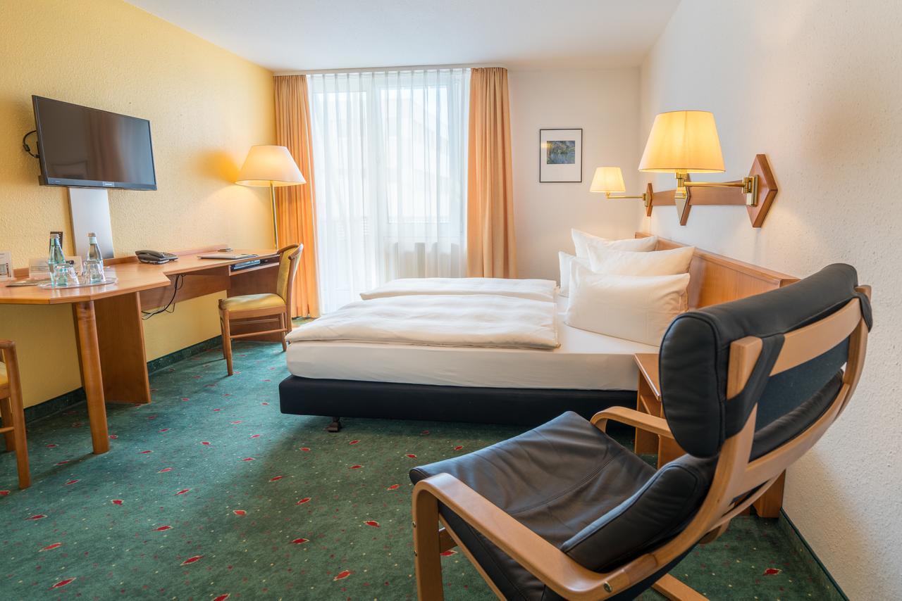 Airporthotel Residenz Steinenbronn Exteriör bild