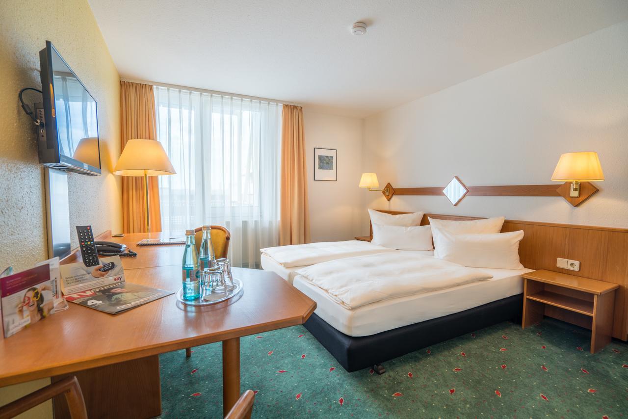 Airporthotel Residenz Steinenbronn Exteriör bild