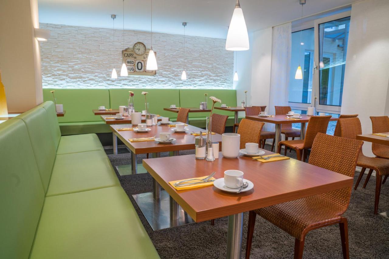 Airporthotel Residenz Steinenbronn Exteriör bild